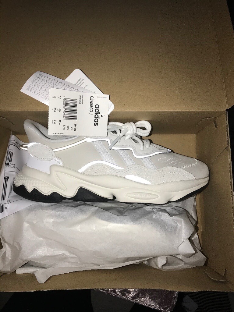 white trainers size 4.5